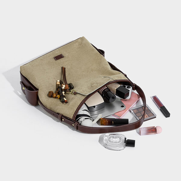 Large-capacity underarm handbag laid flat, contents for daily commute
