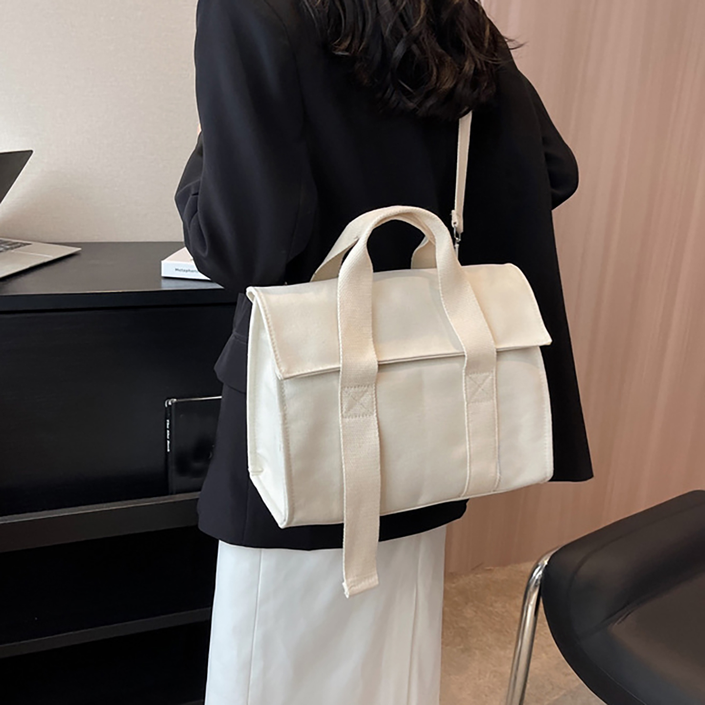 lifestyle: model carrying canvas tote bag for work or school