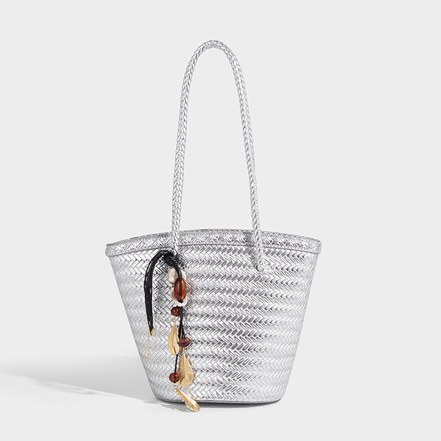 Silver metallic woven straw bag with pendant decoration for trendy cross-border styles