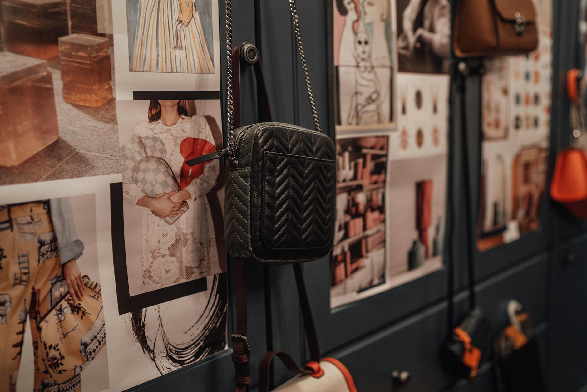 Crossbody bag vs shoulder bag side-by-side on a travel background showing size and strap differences-photo-by-pexels